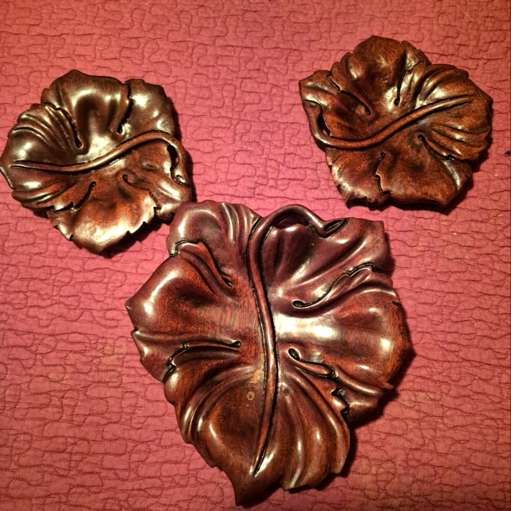 Set of 3 carved wooden grape leaf shaped trays